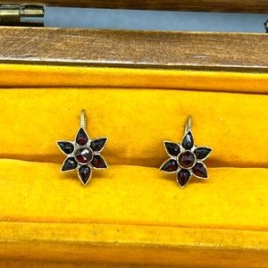 - Vintage W.Germany screw back earrings| Ruby color